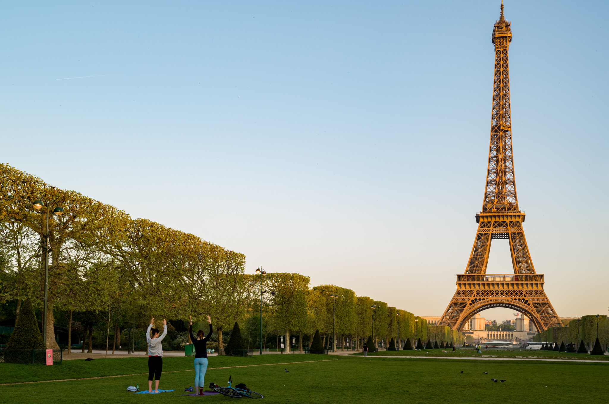 Leica S (TYP 007) sample photo. Eiffel tower during sunrise and meditation photography