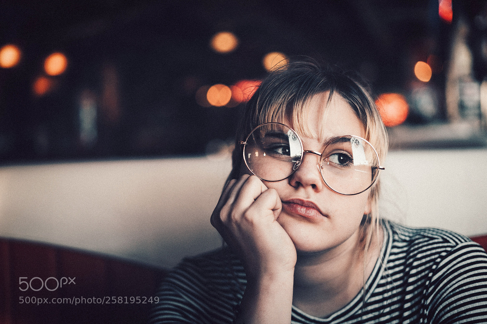Sony a7 II sample photo. Girl waiting photography