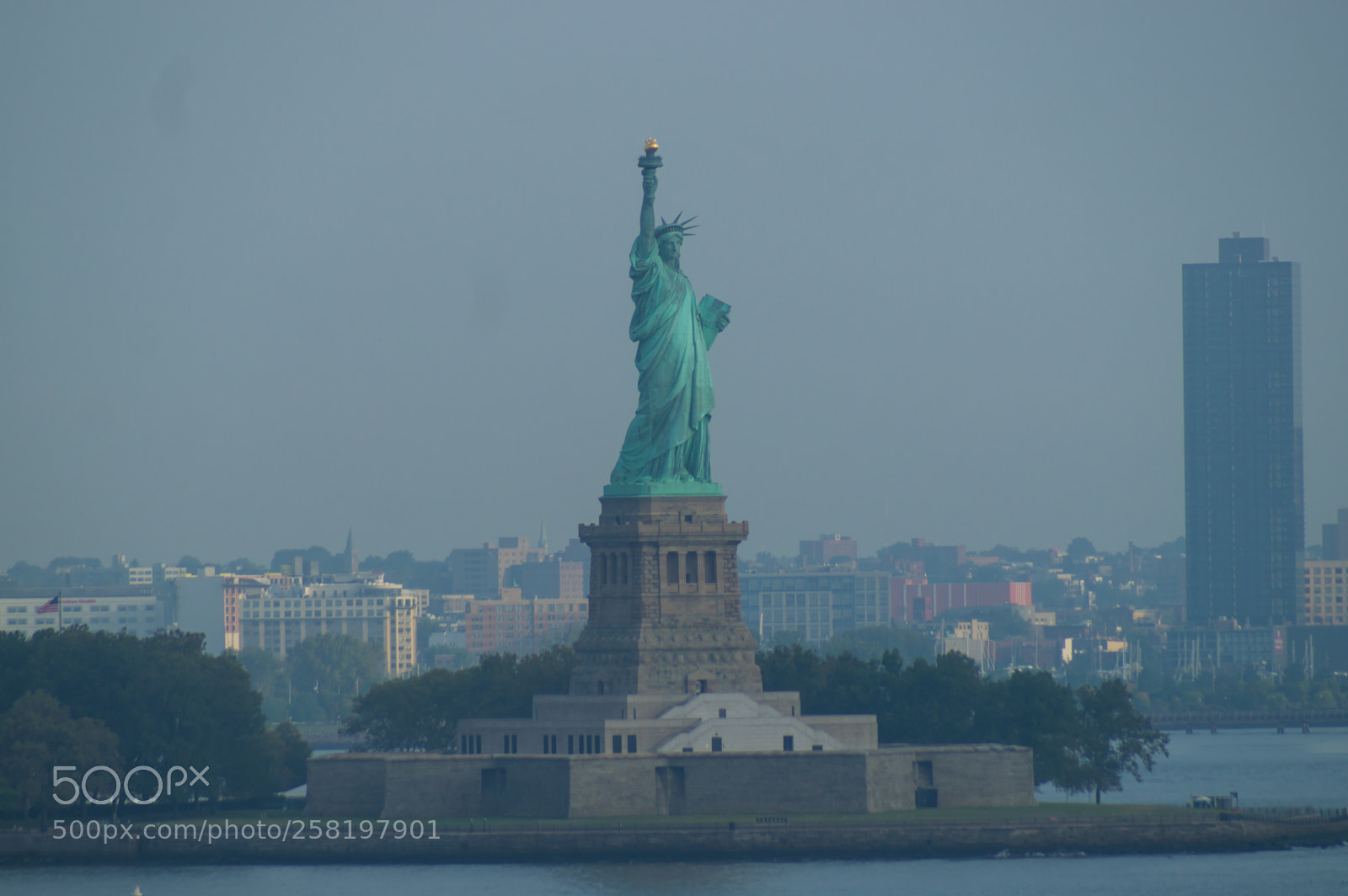 Sony SLT-A37 sample photo. The statue of liberty photography