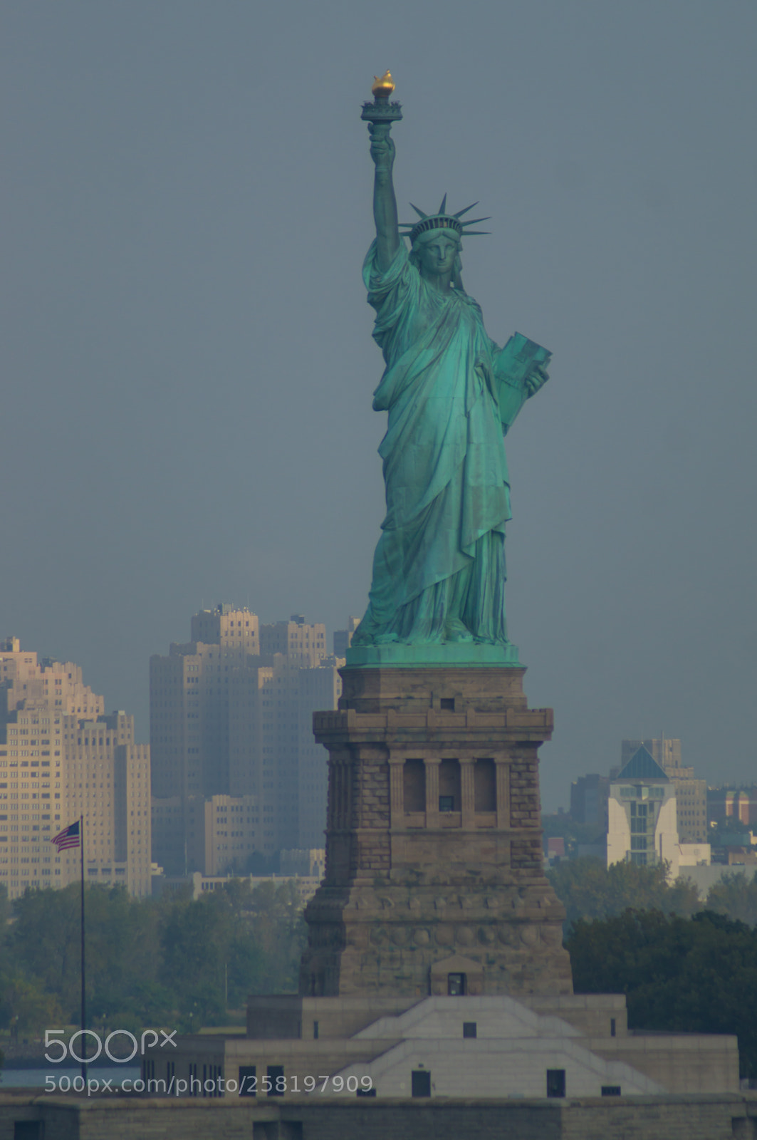 Sony SLT-A37 sample photo. The statue of liberty photography