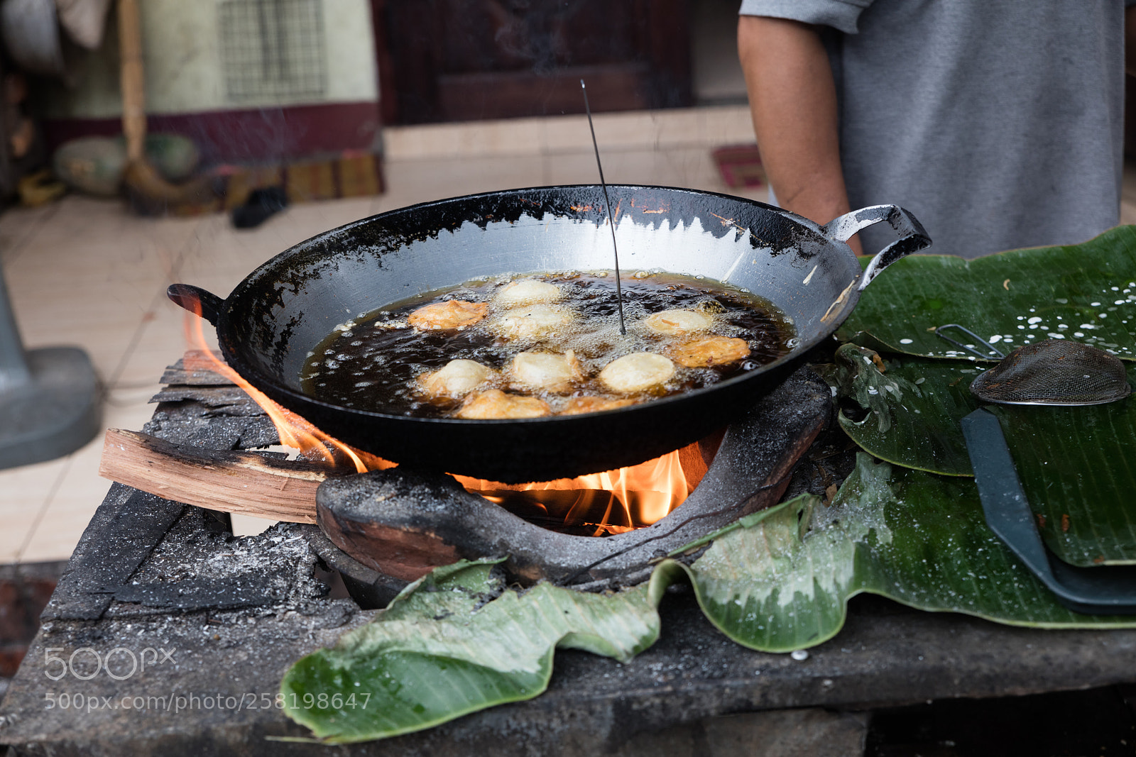 Canon EOS 5DS R sample photo. Pancakes in the pan photography