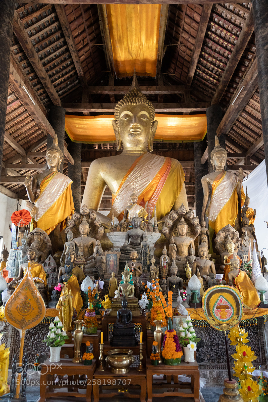 Canon EOS 5DS R sample photo. Laos, november 2016. buddhist temple photography
