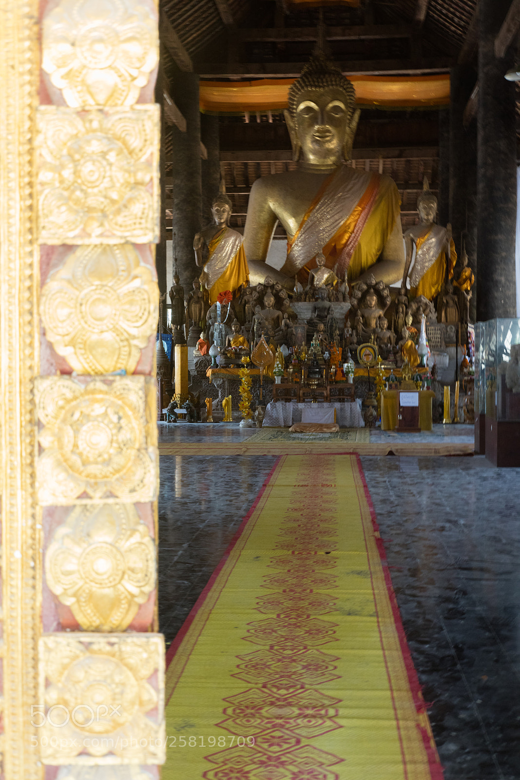Canon EOS 5DS R sample photo. Laos, november 2016. buddhist temple photography