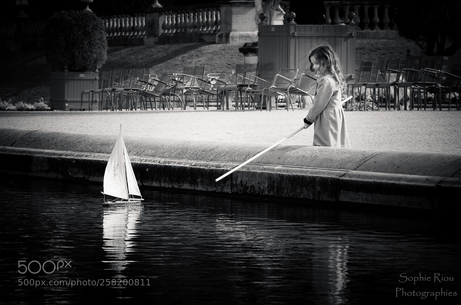 Pentax K-30 sample photo. Small girl and her photography