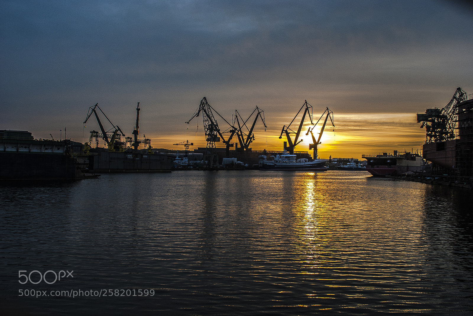 Nikon D3000 sample photo. Shipyard photography