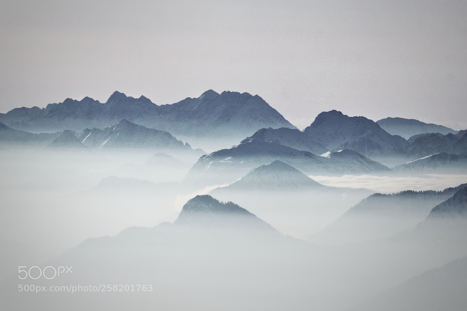 Canon EOS 600D (Rebel EOS T3i / EOS Kiss X5) sample photo. Morning fog photography