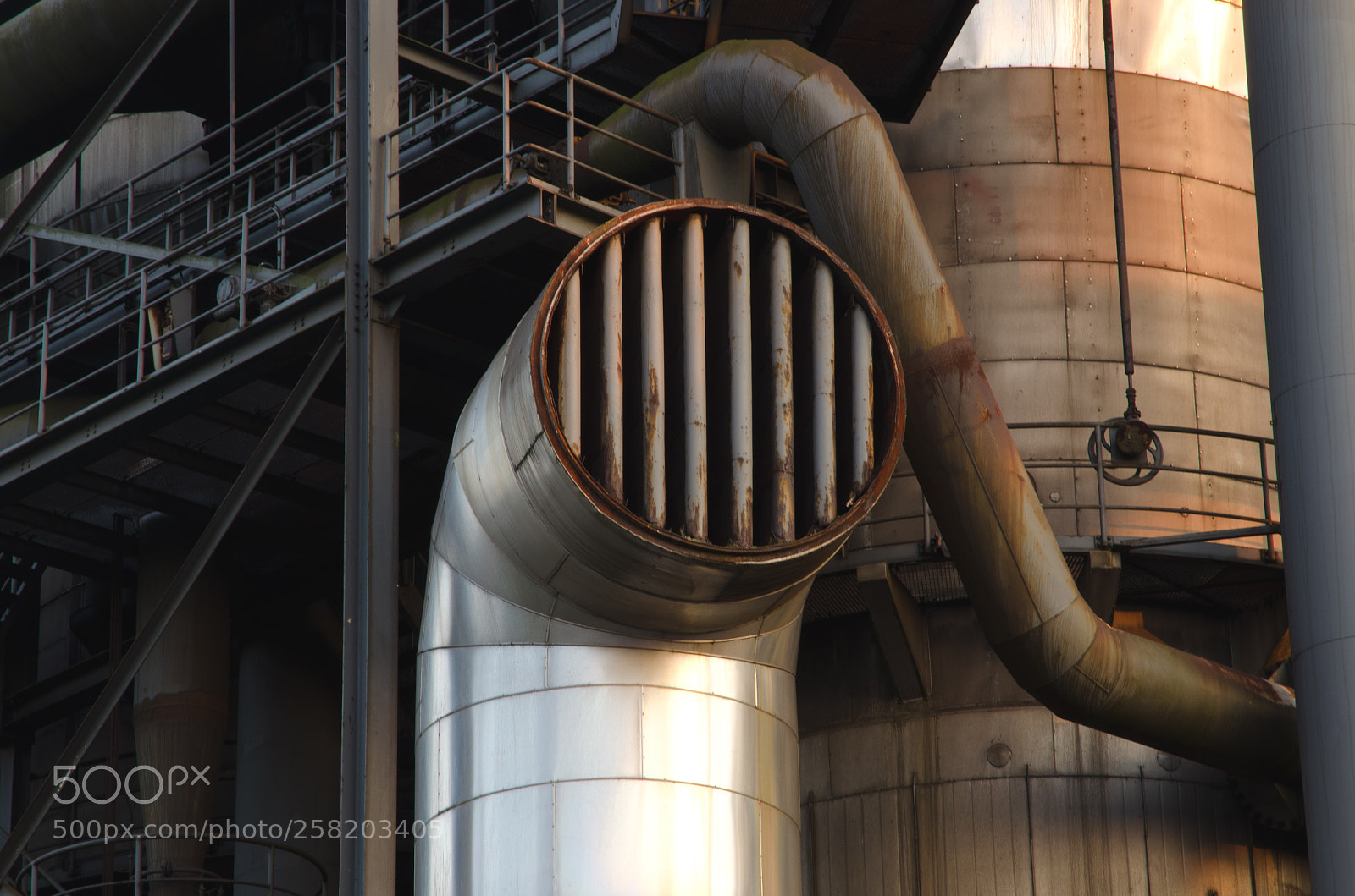 Nikon D5100 sample photo. Rohr mit gitter photography