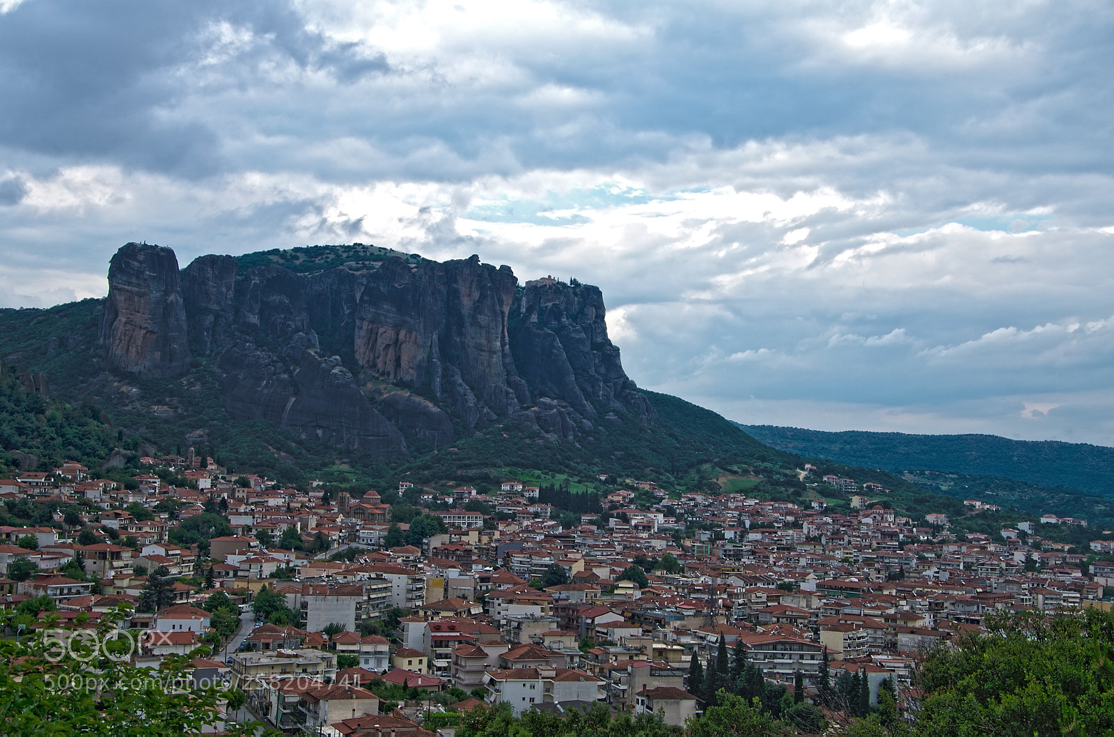 Nikon D5100 sample photo. The town of kalabaka photography