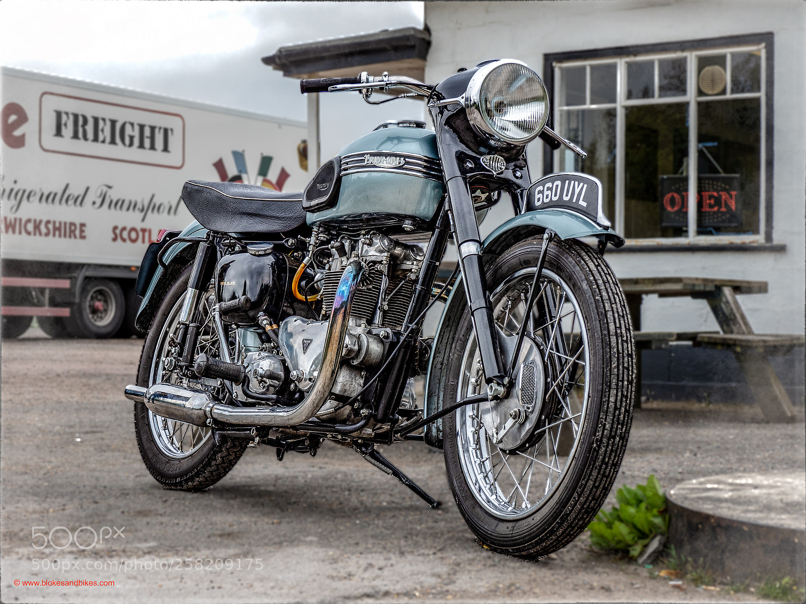 Olympus OM-D E-M1 Mark II sample photo. '54 triumph tiger photography