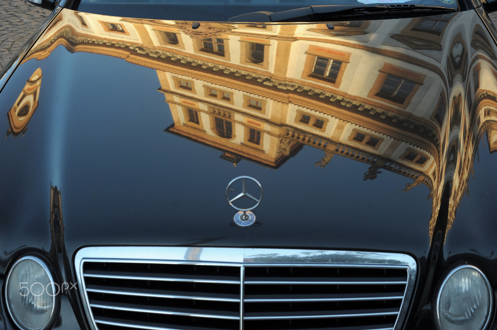 Nikon D700 + Nikon AF Nikkor 50mm F1.8D sample photo. Palace on the car photography