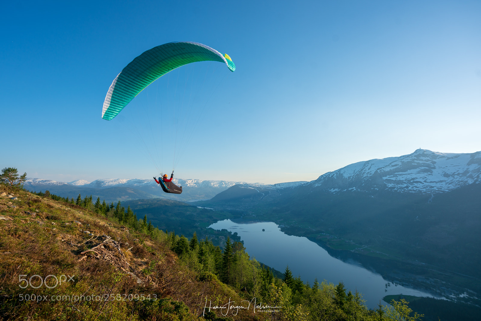 Sony a7R II sample photo. Paragliding in norway photography