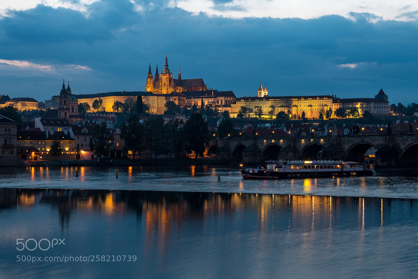 Nikon D850 sample photo. St. nicholas church in photography