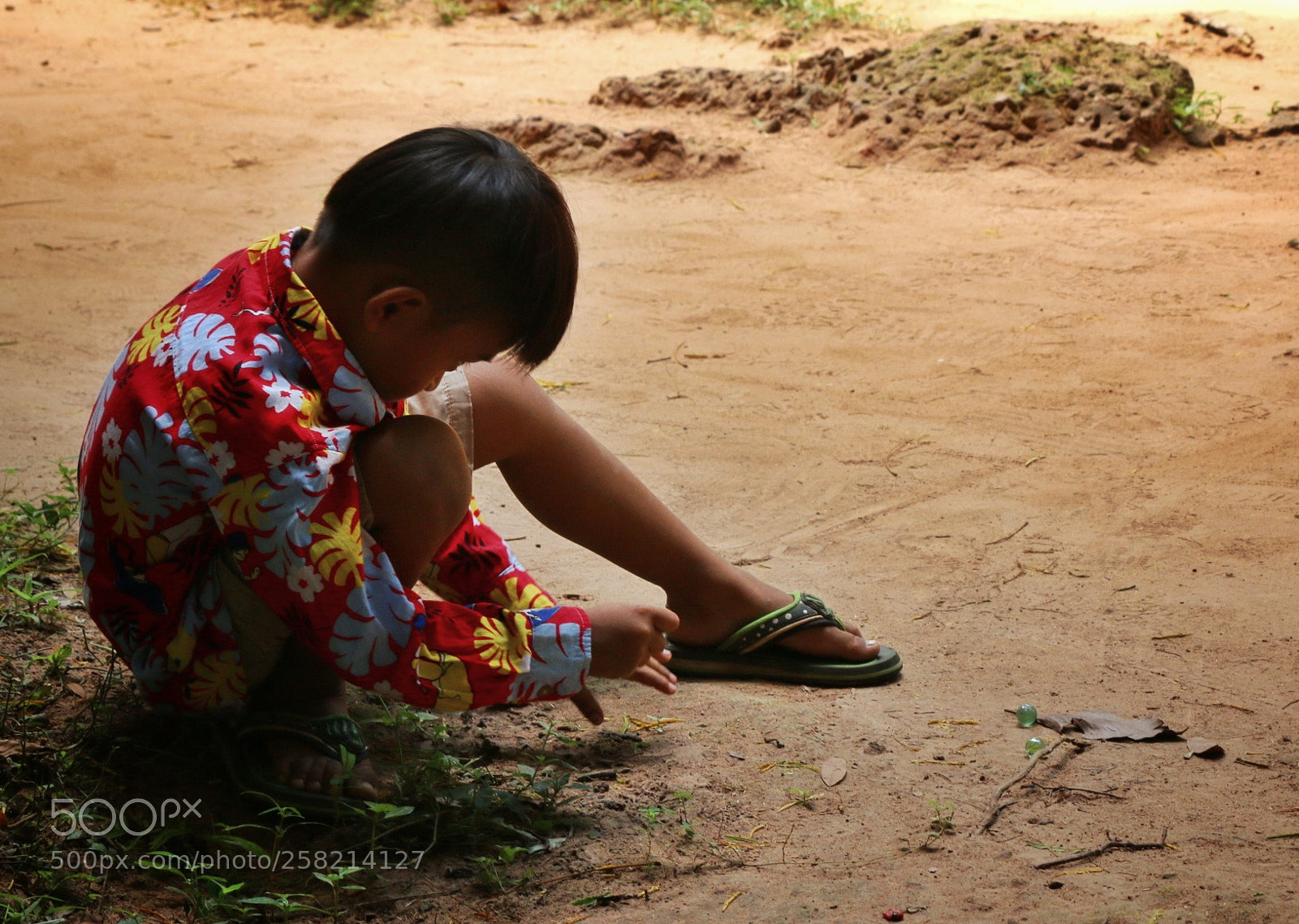 Canon EOS 70D sample photo. A child plays photography