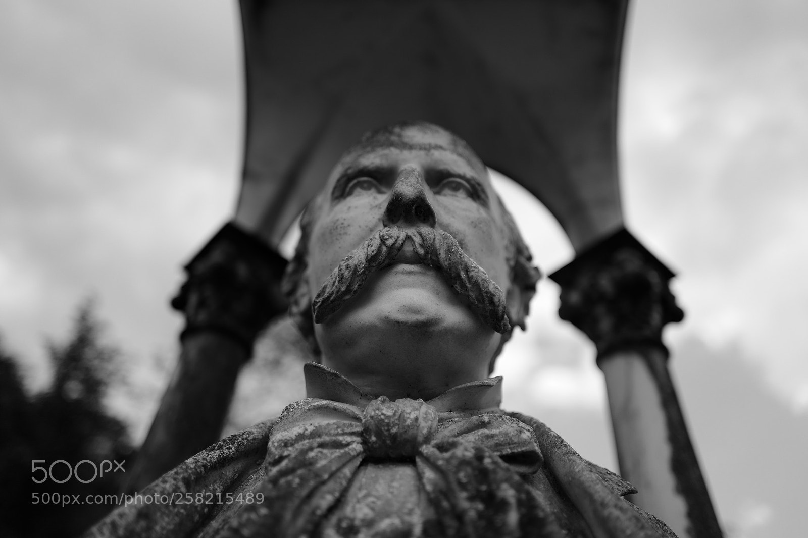 Leica Q (Typ 116) sample photo. Cemetery statue photography
