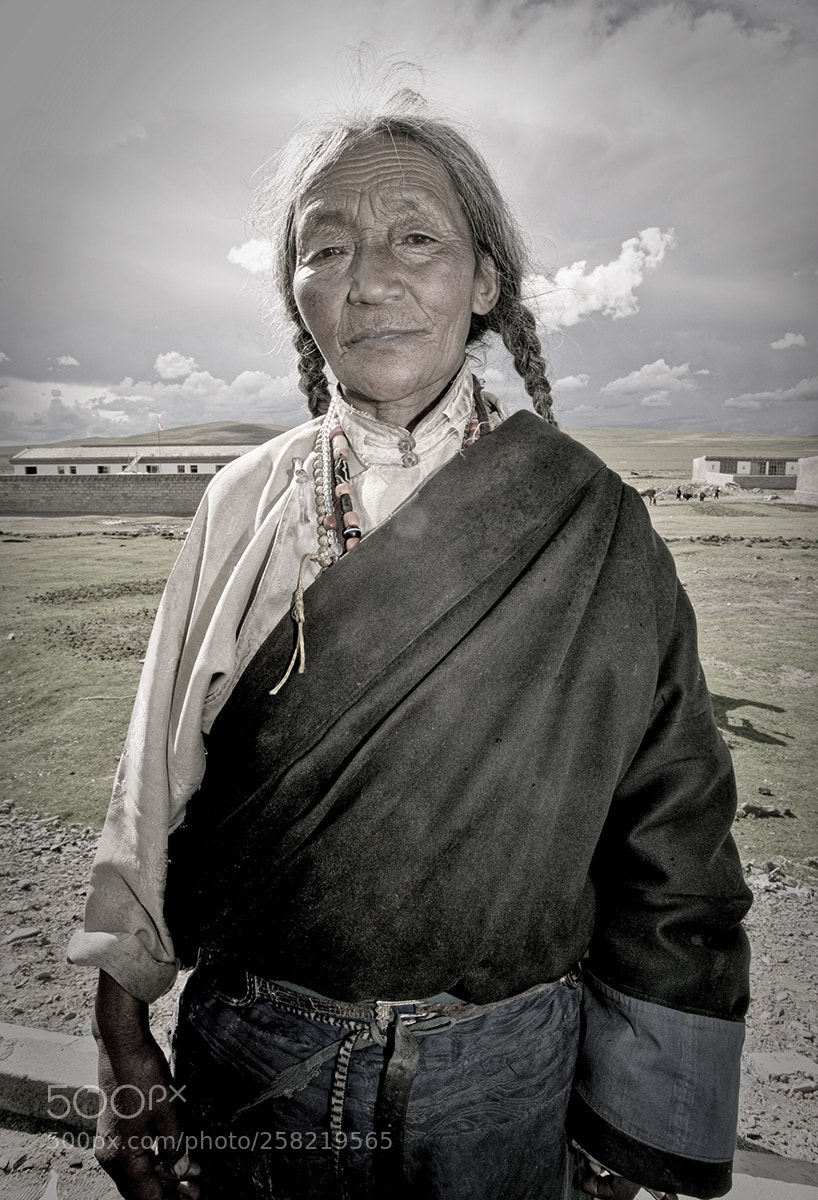 Canon EOS-1Ds Mark II sample photo. Khampa woman ms photography