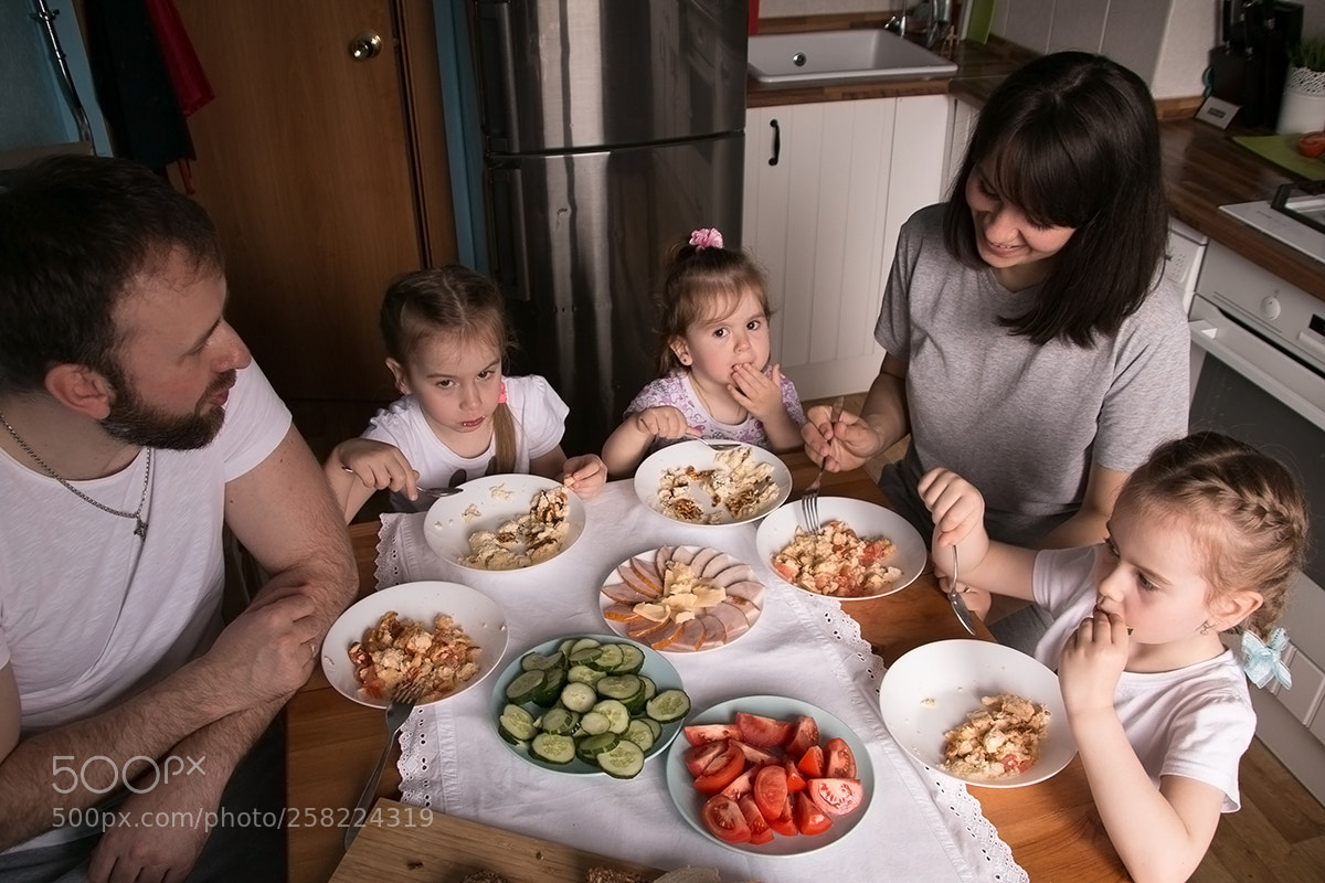 Canon EOS 70D sample photo. Breakfast with the family photography