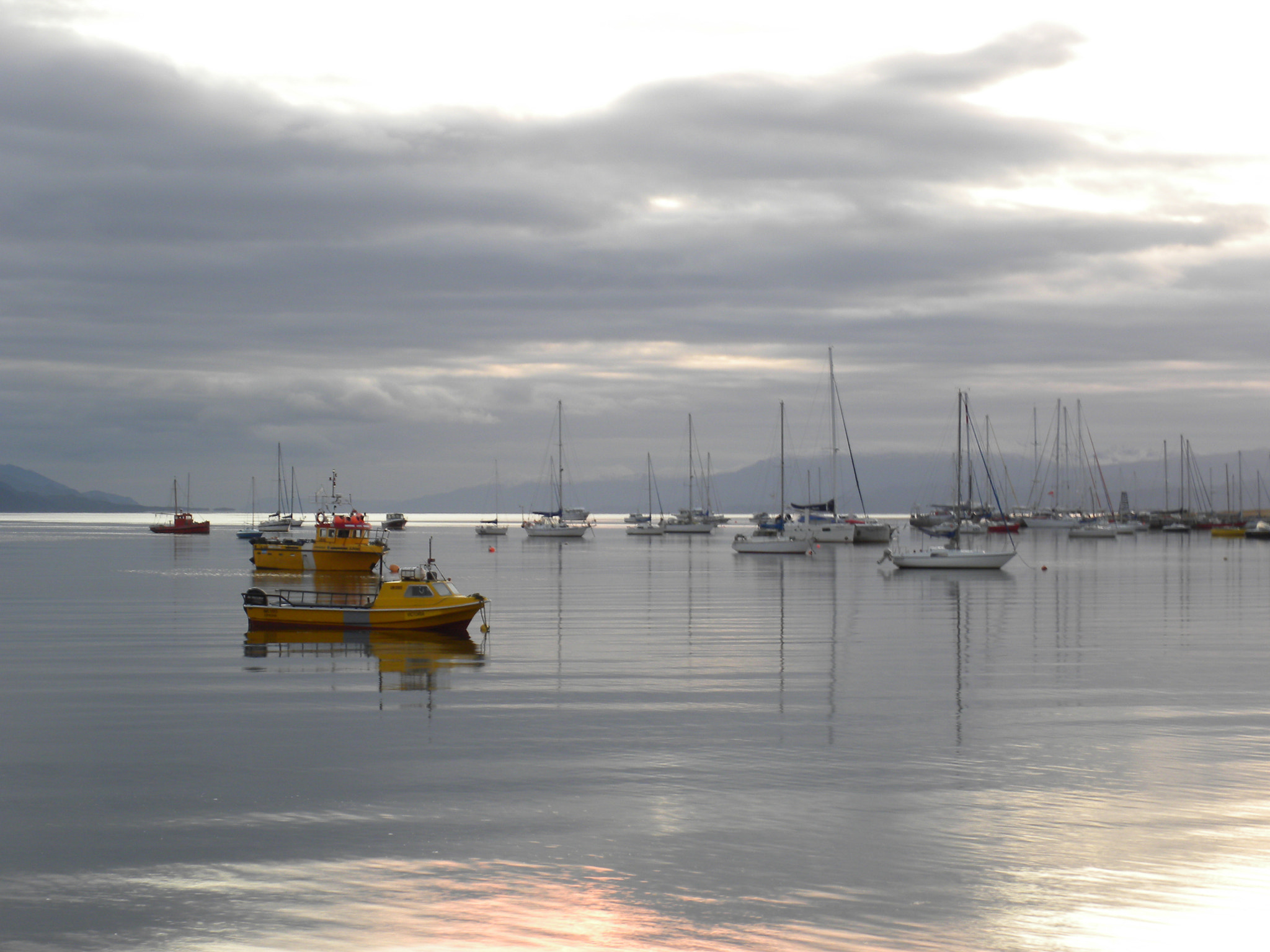 Nikon Coolpix P90 sample photo. Puerto - yellow boat photography