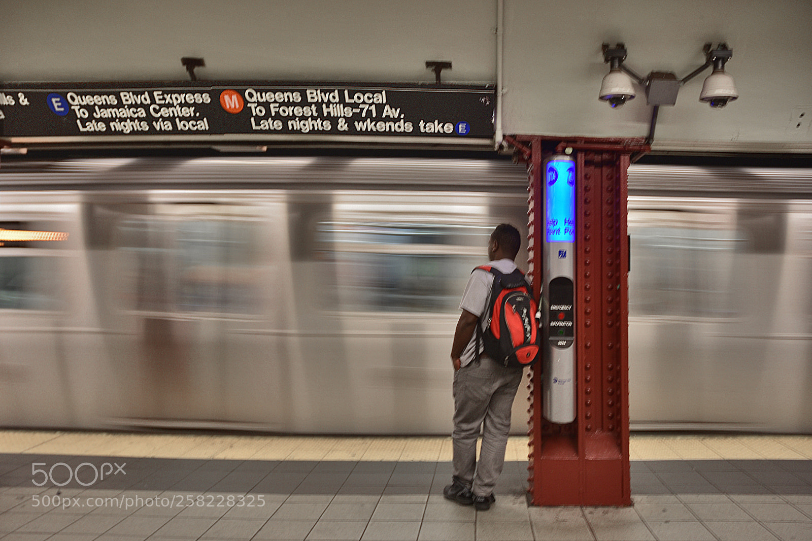 Nikon D3400 sample photo. Waiting for e train photography
