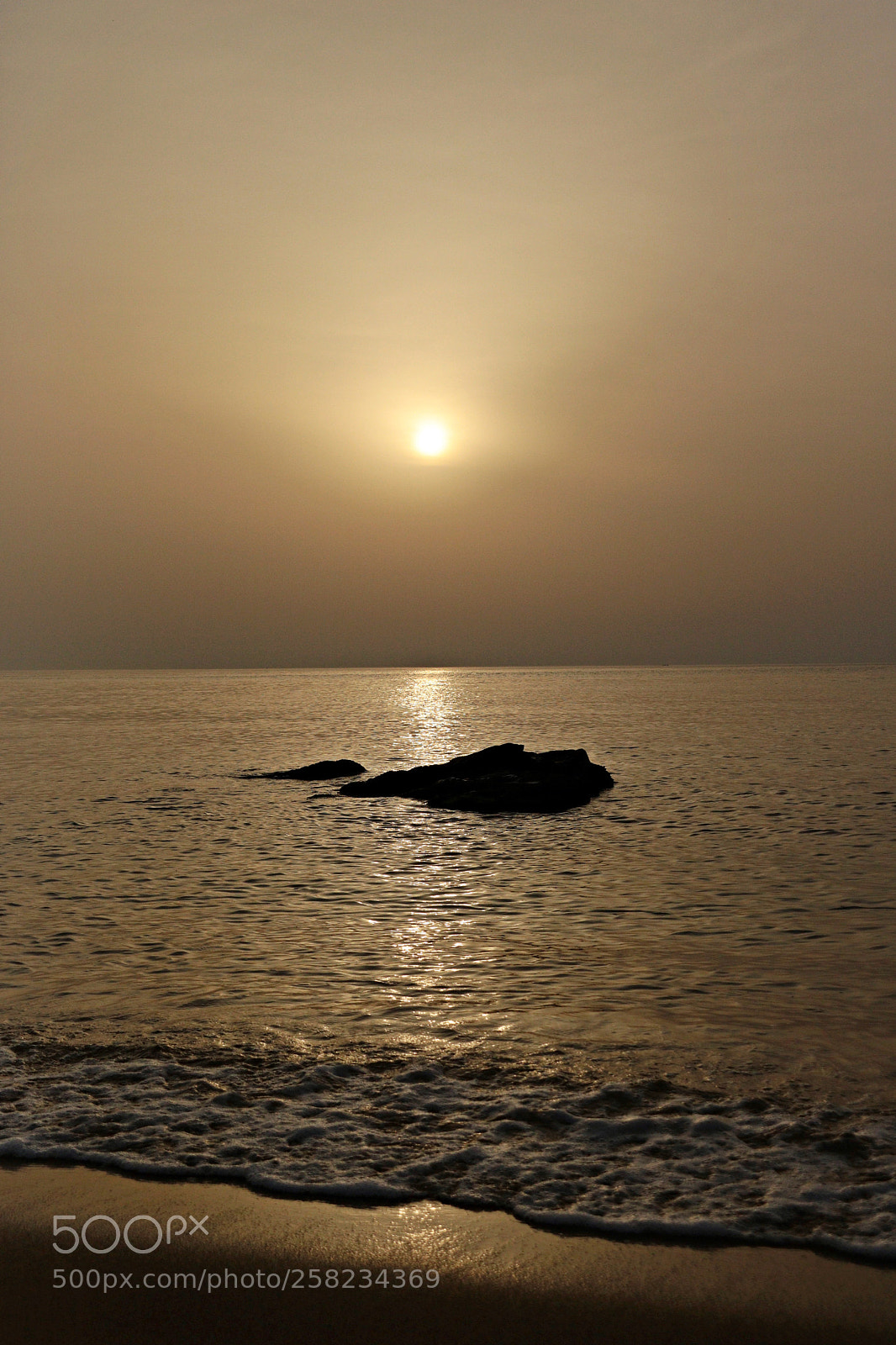 Canon EOS 750D (EOS Rebel T6i / EOS Kiss X8i) sample photo. The rising sea photography