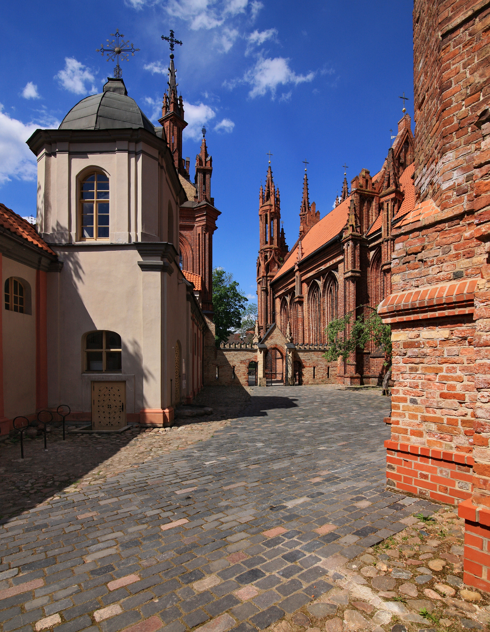 Canon EOS-1Ds Mark III sample photo. Courtyard of the bernardine monastery photography