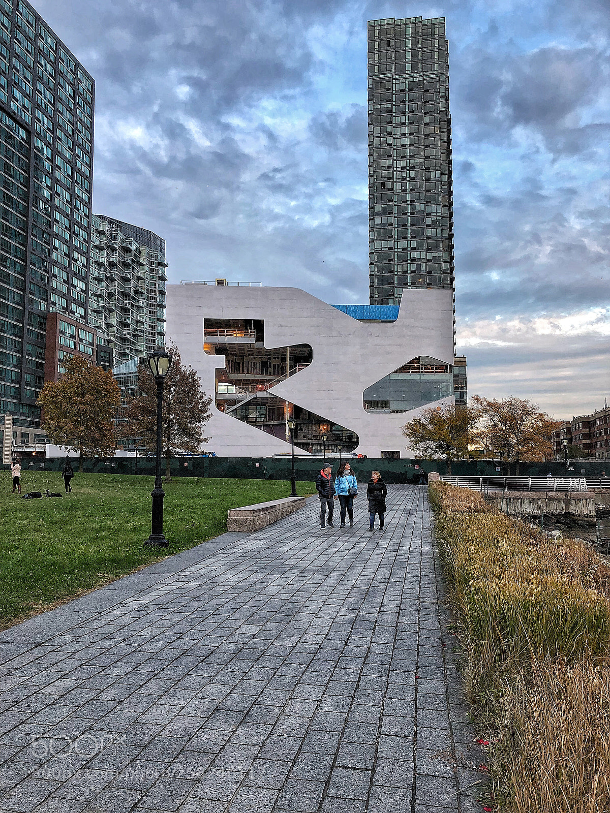 Apple iPhone X sample photo. Queens library photography