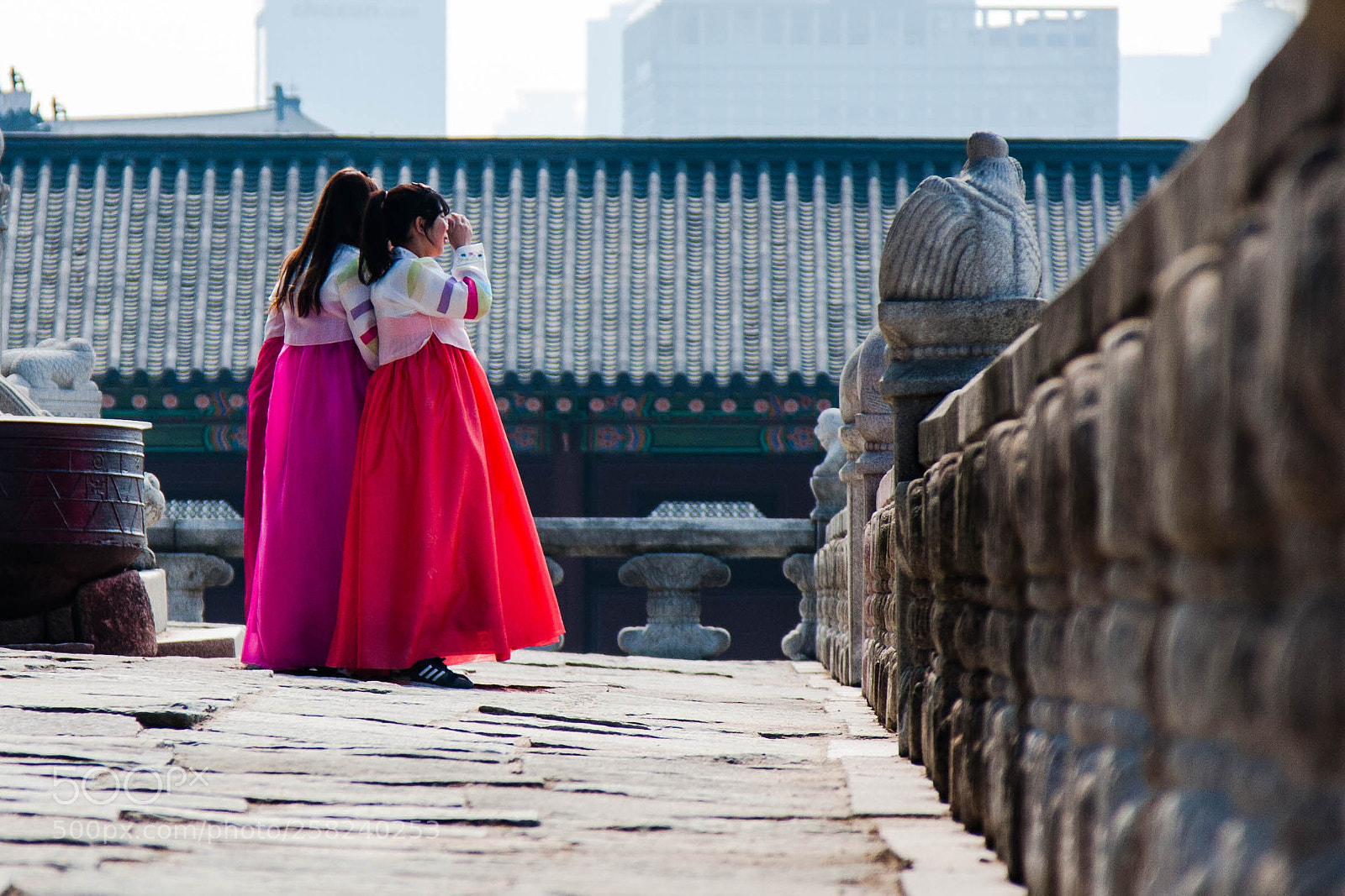 Canon EOS 40D sample photo. Hanboks at gyeongbokgung palace (1/3) photography