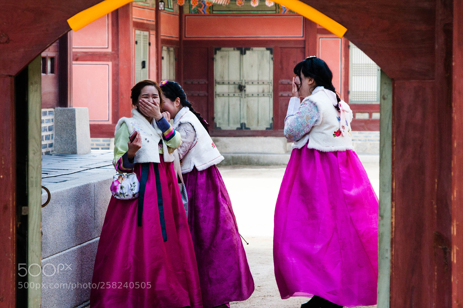 Canon EOS 40D sample photo. Hanboks at gyeongbokgung palace (3/3) photography