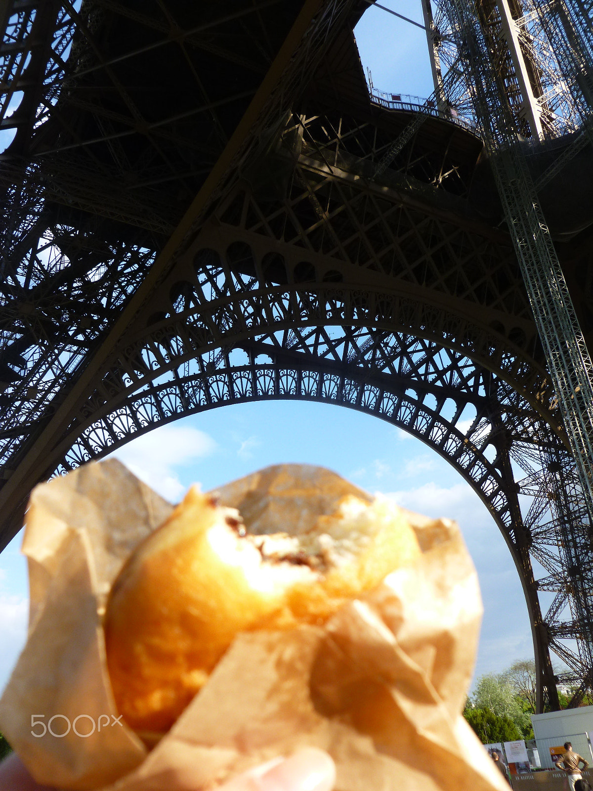 Panasonic DMC-FH24 sample photo. Paris donut photography