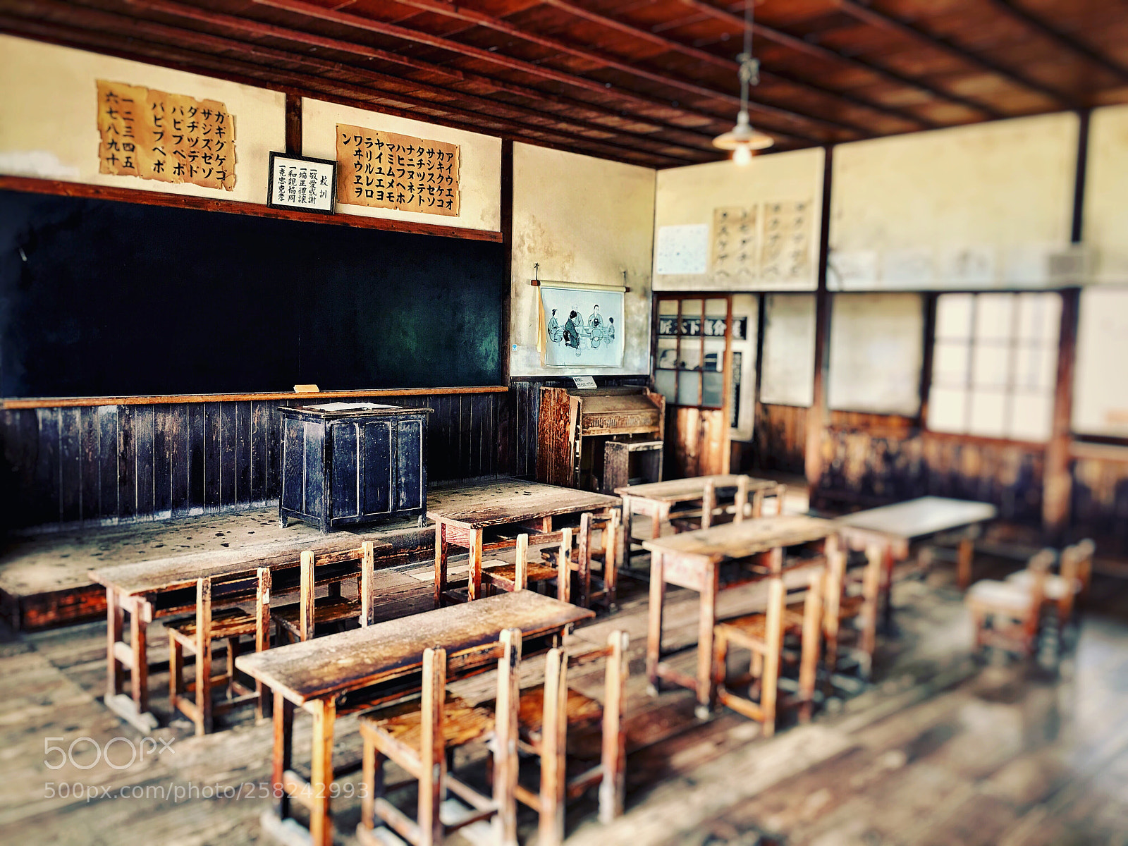 Apple iPhone 6s Plus sample photo. Old japanese primary school  photography