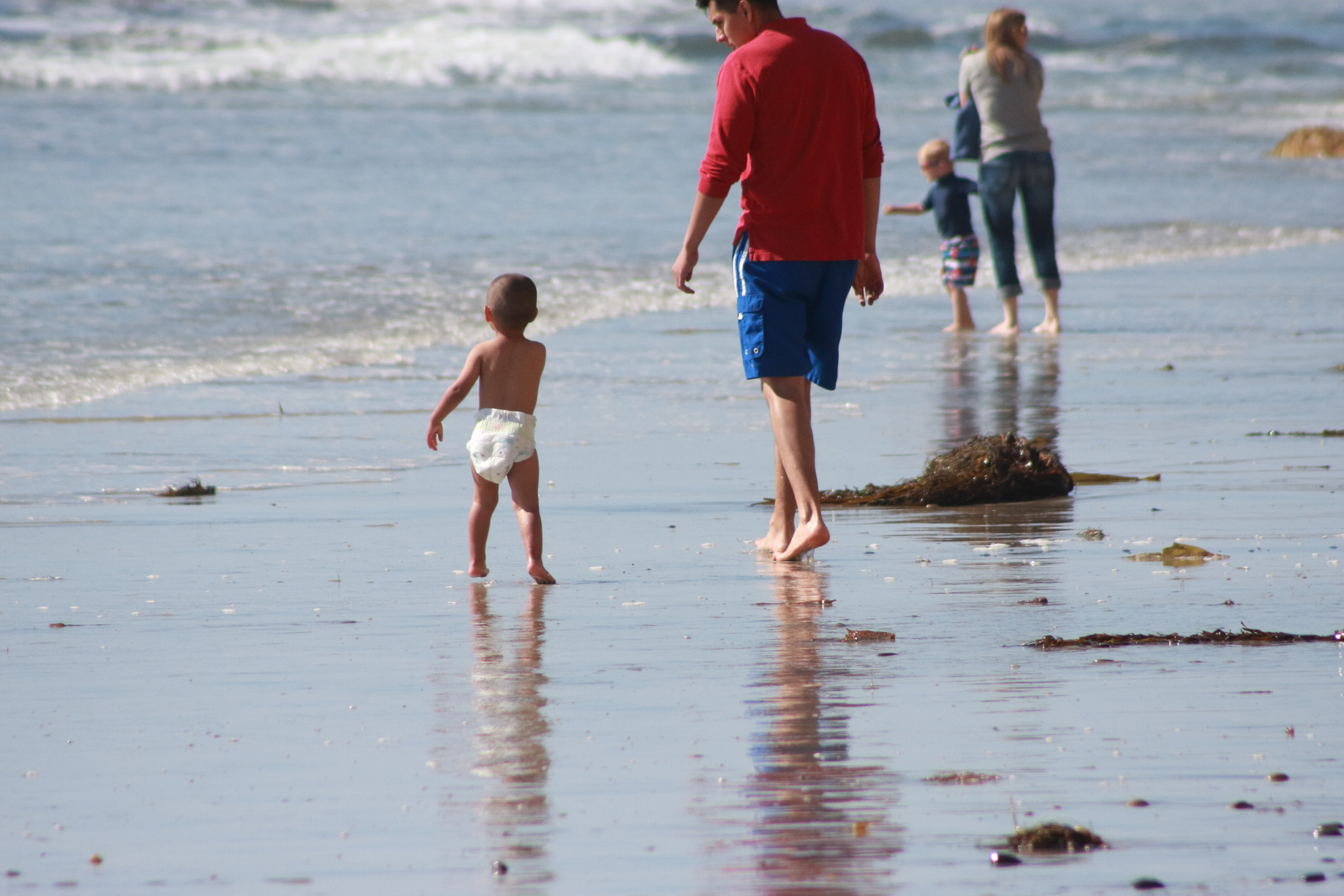 Canon EF 75-300mm f/4-5.6 sample photo. Discovering walking photography