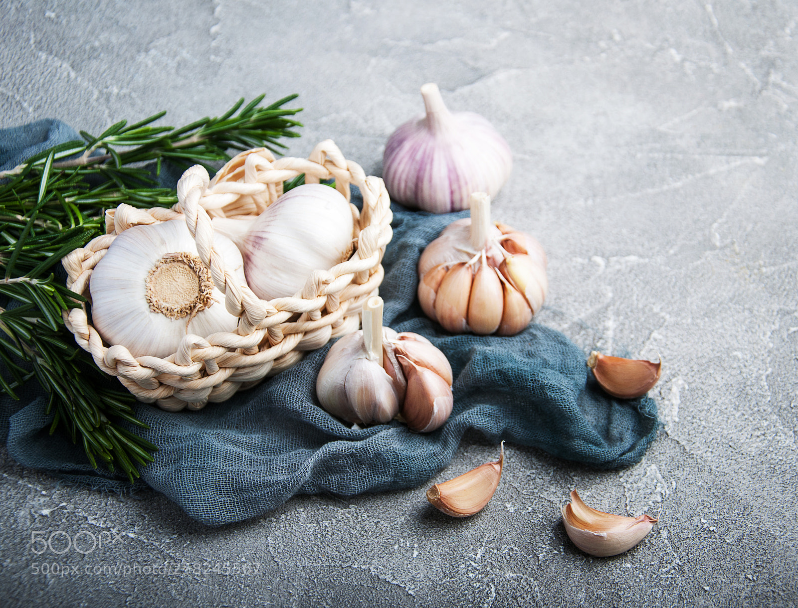 Nikon D90 sample photo. Garlic bulb with blue photography