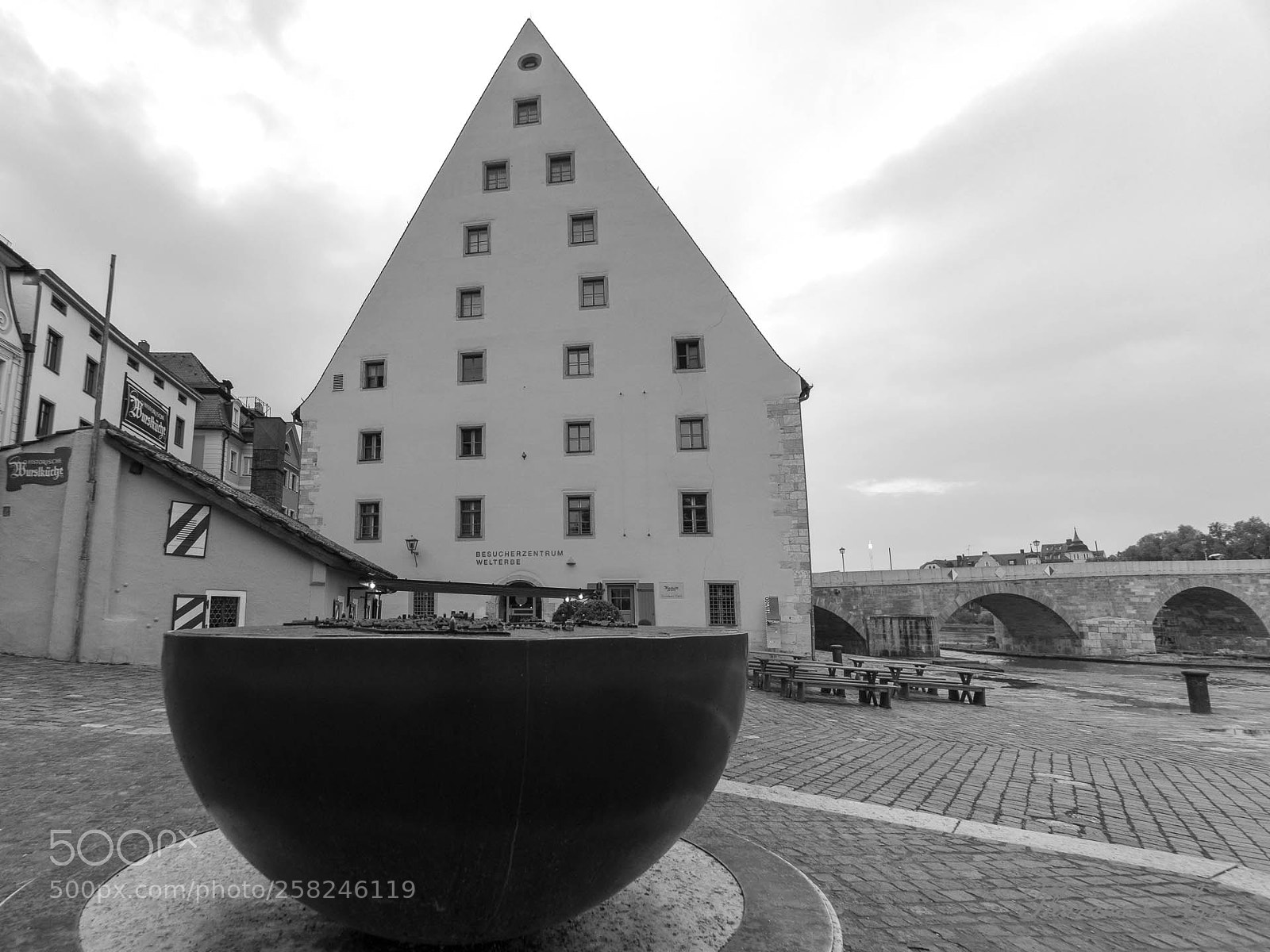 Sony a6300 sample photo. Hemisphere and the old photography