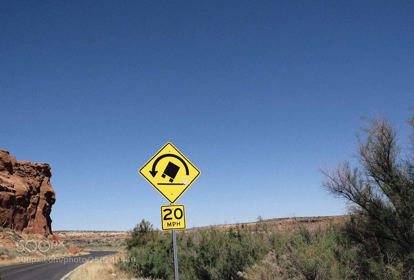 Fujifilm X-T2 sample photo. On the way to photography
