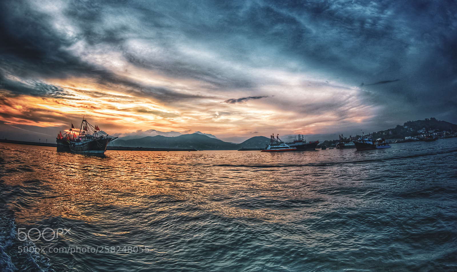 Nikon D700 sample photo. Boat return harbor photography