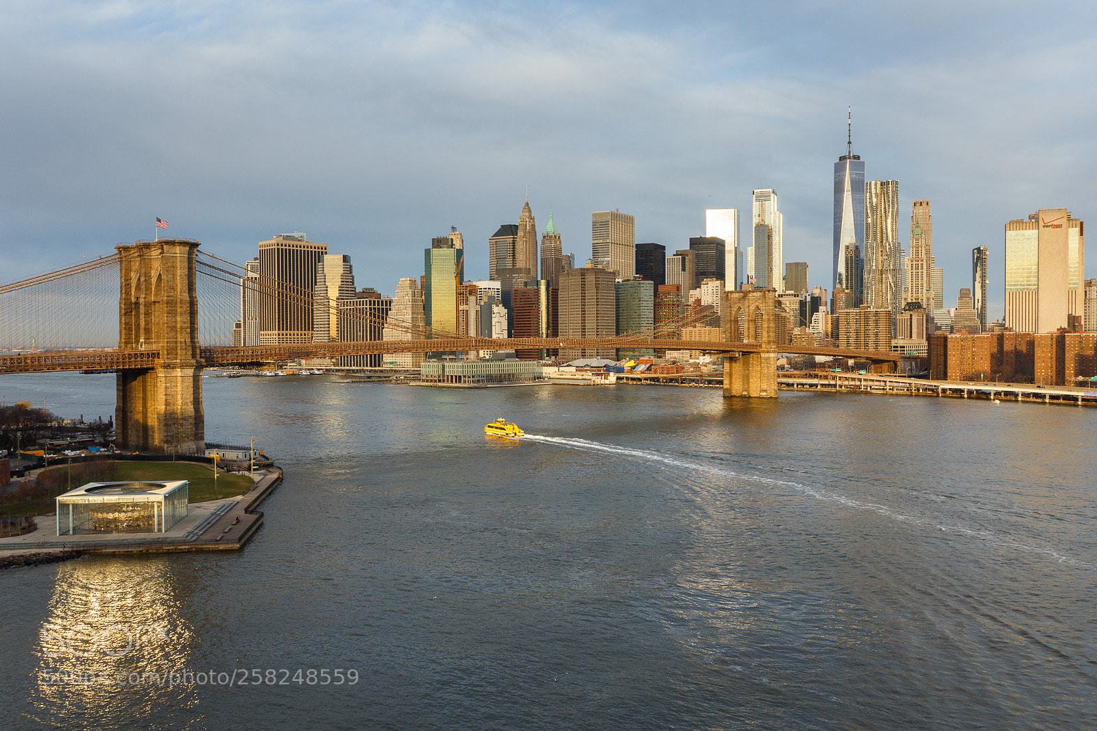 Canon EOS 6D sample photo. Boat under brooklyn bridge photography