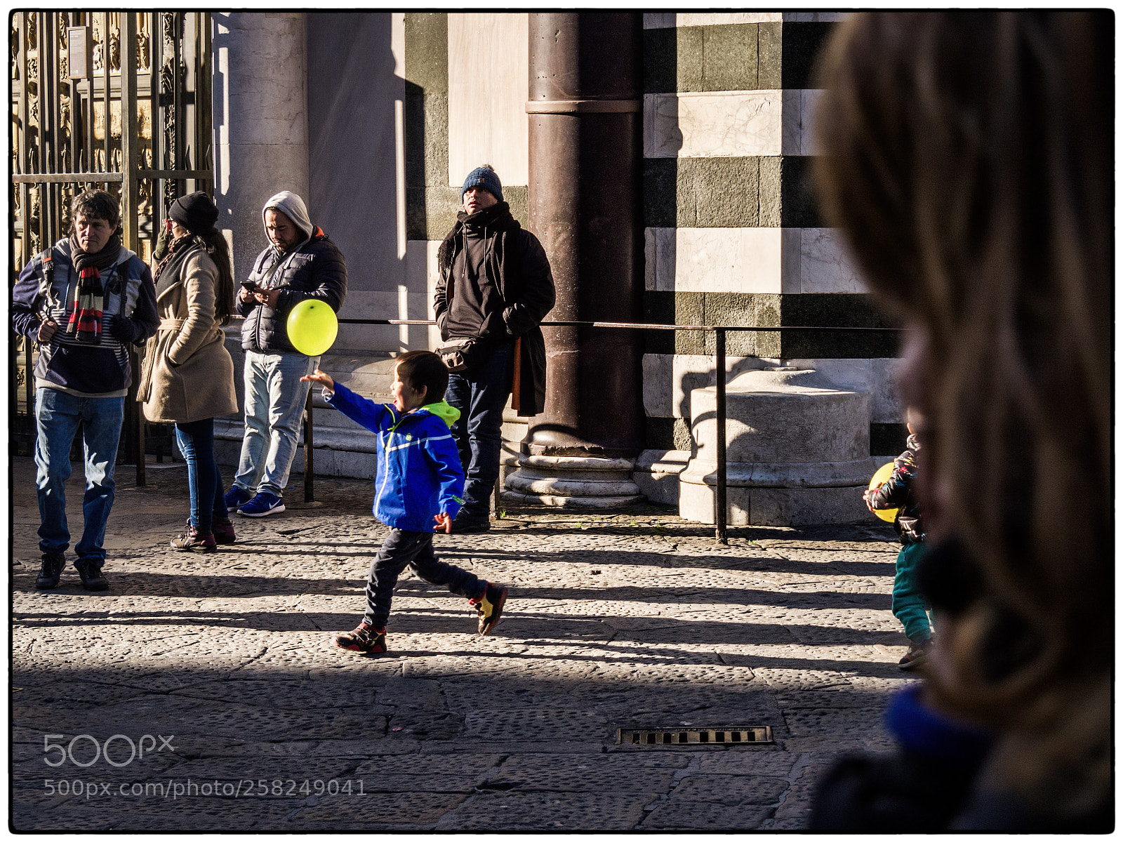 Olympus OM-D E-M10 II sample photo. The yellow balloon  photography