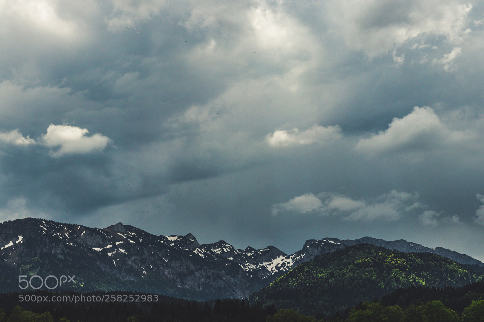 Canon EOS 77D (EOS 9000D / EOS 770D) sample photo. Cloudy day in the photography