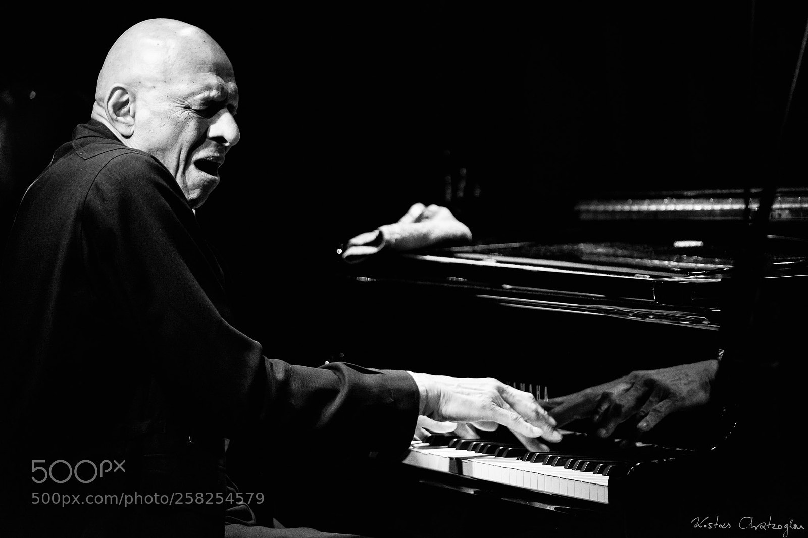 Fujifilm X-T10 sample photo. Kirk lightsey half note photography