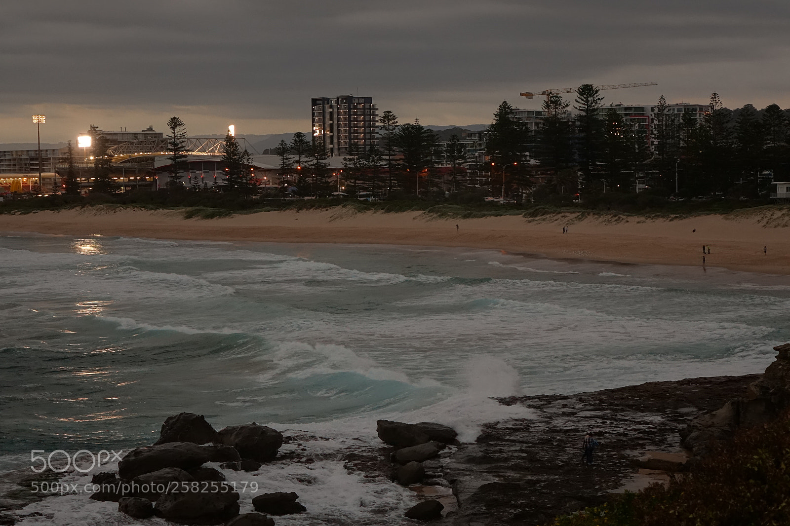 Sony Cyber-shot DSC-RX10 sample photo. The gong at dusk photography