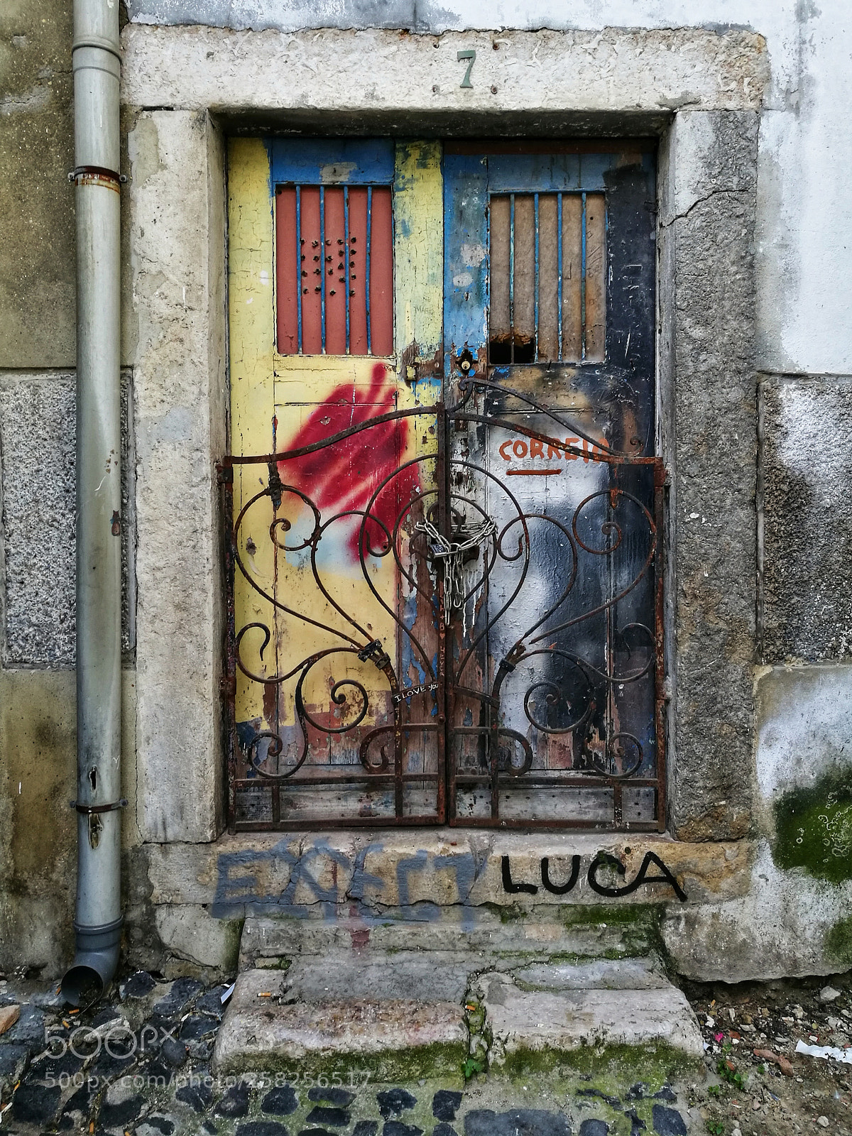 HUAWEI P9 sample photo. Colours of alfama photography