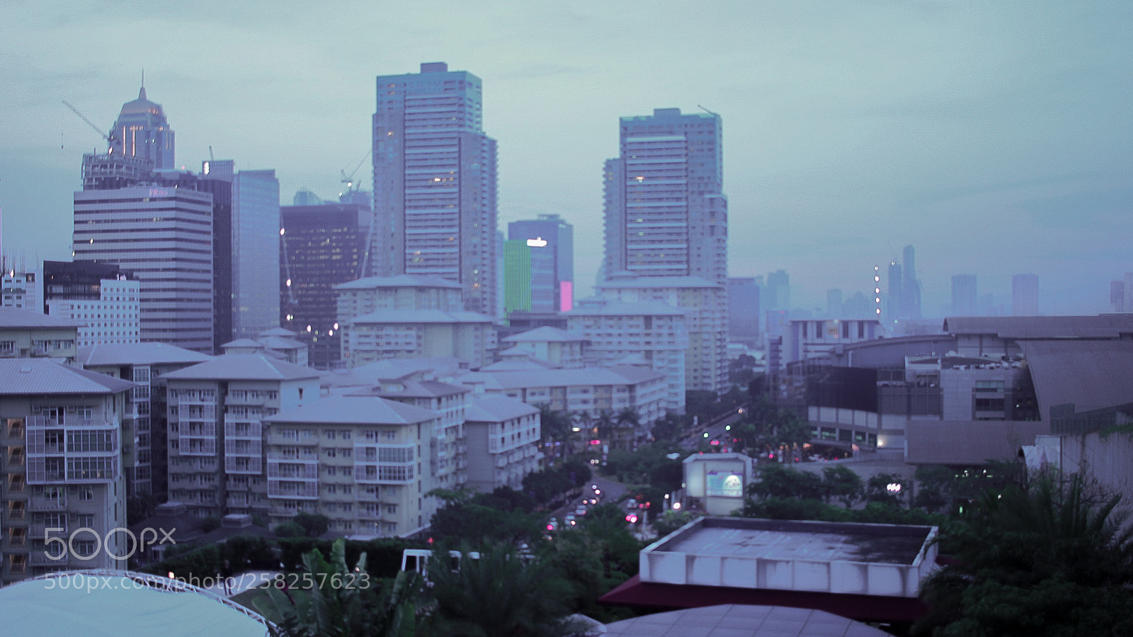 Canon EOS 1200D (EOS Rebel T5 / EOS Kiss X70 / EOS Hi) sample photo. Fort bonifacio photography