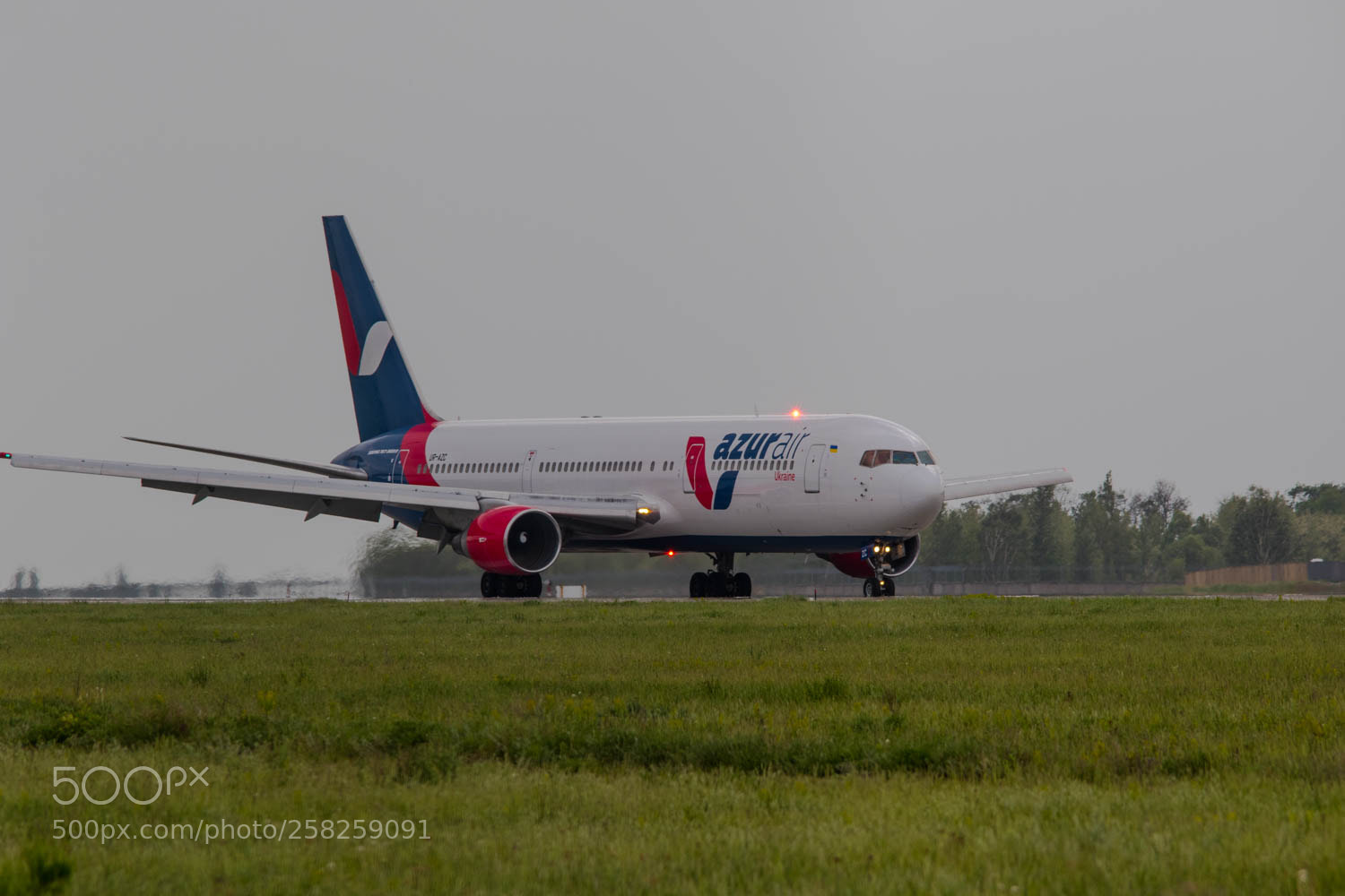 Canon EOS 7D Mark II sample photo. Boeing 767 photography