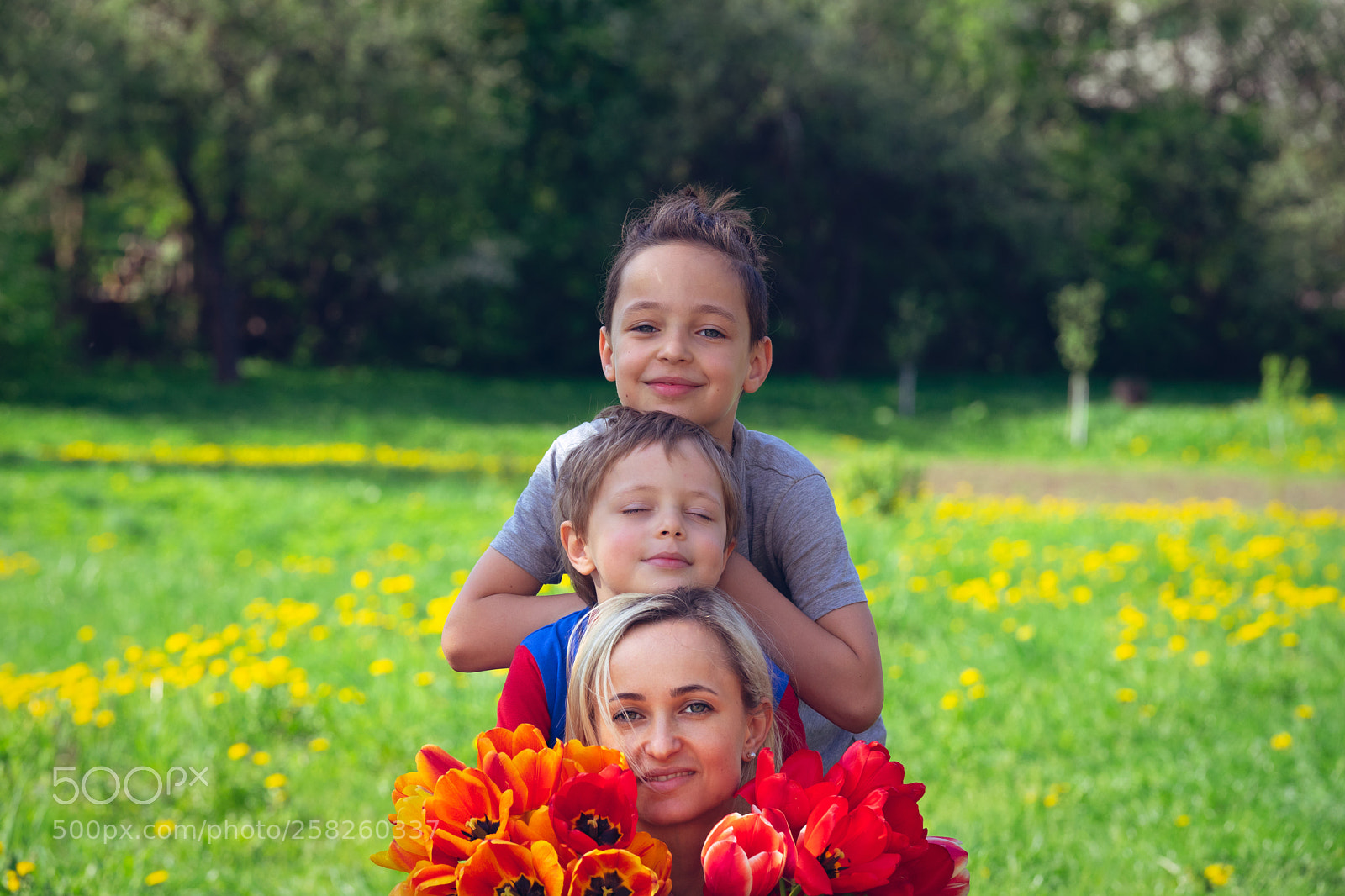Sony a7 II sample photo. Mother with two sons photography
