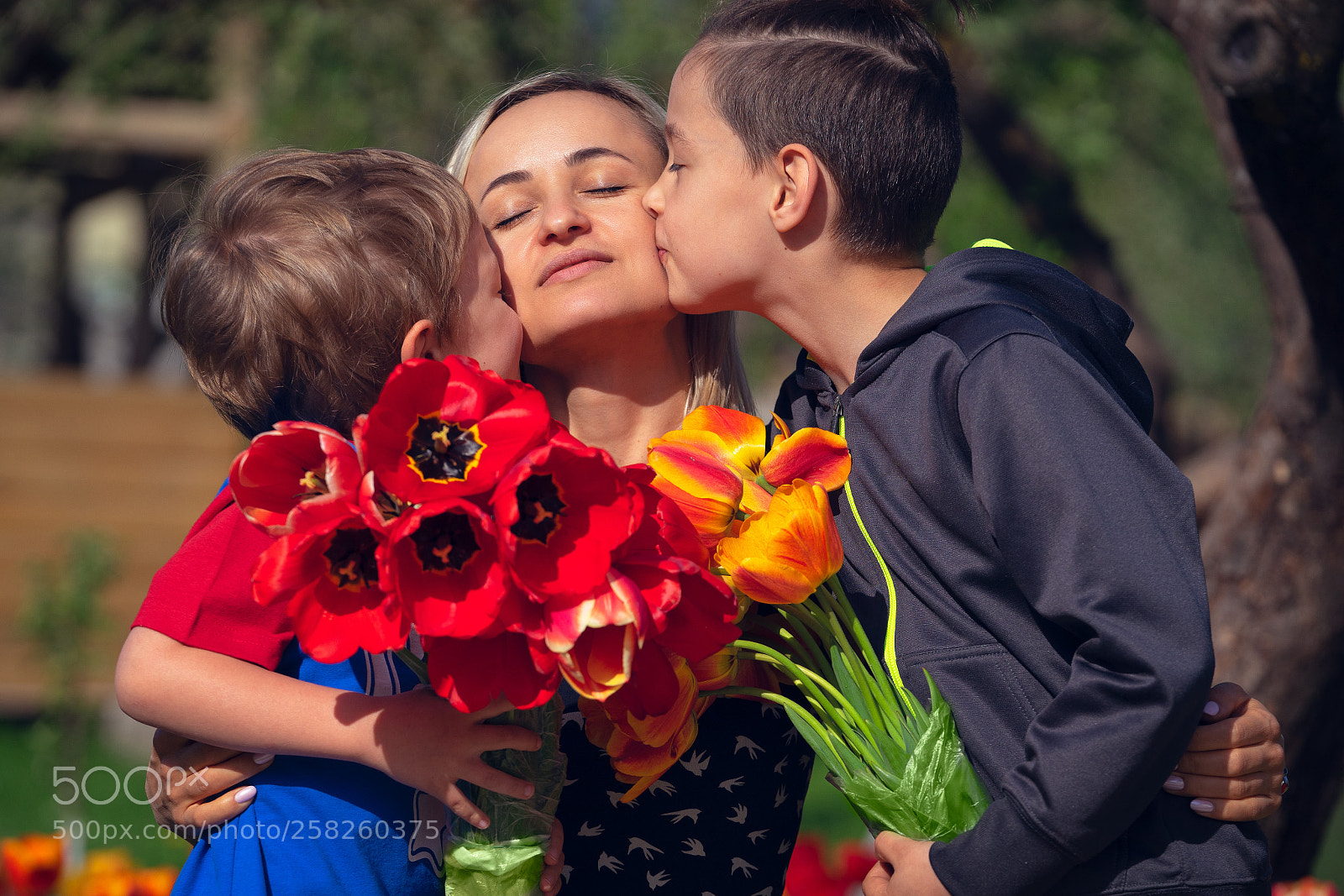 Sony a7 II sample photo. Mother with two sons photography