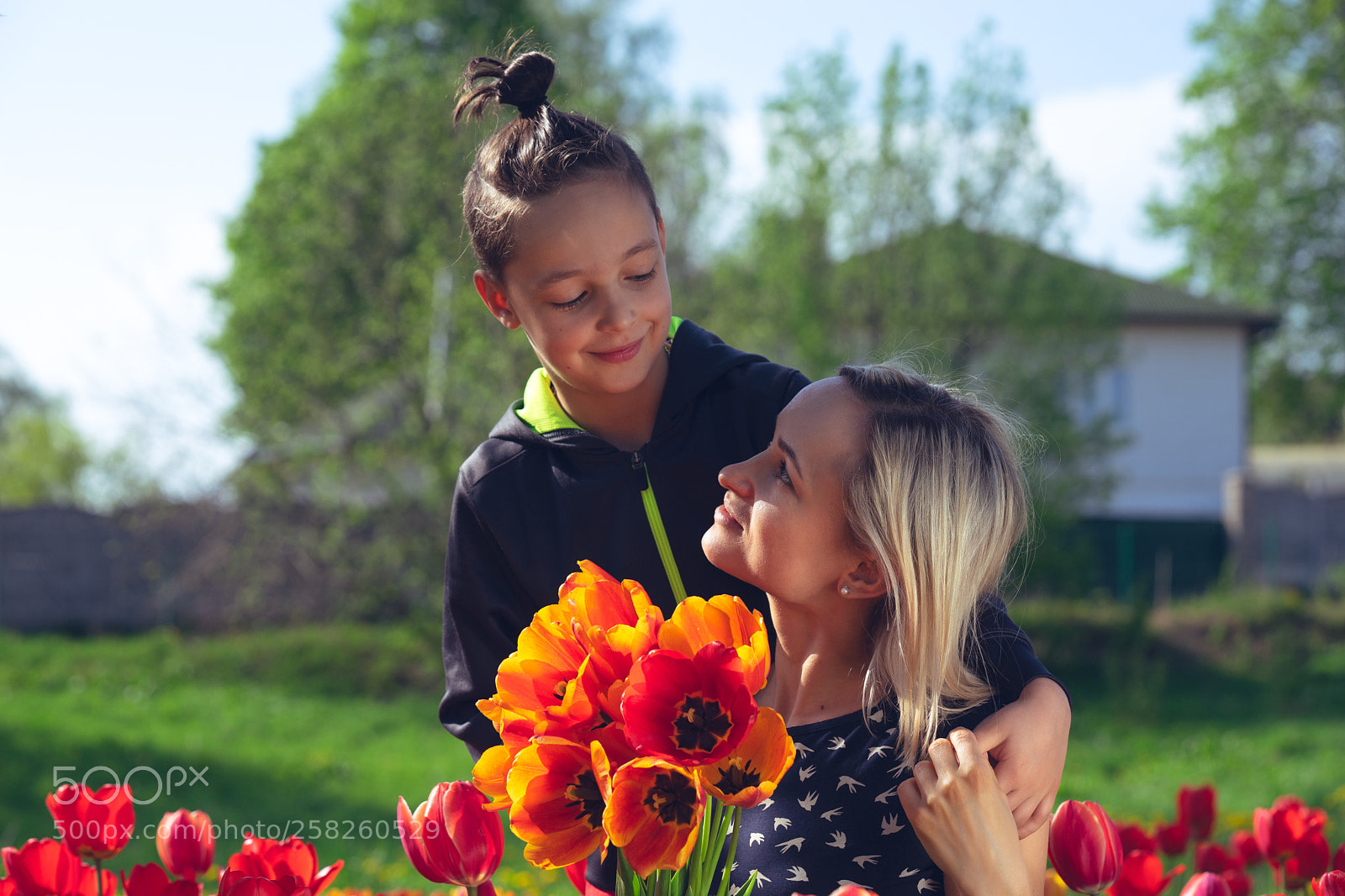 Sony a7 II sample photo. Mother with son in photography
