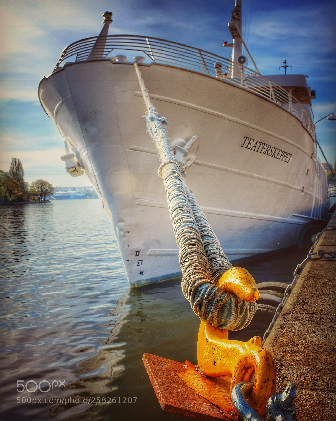 Fujifilm X-T2 sample photo. Old ship photography
