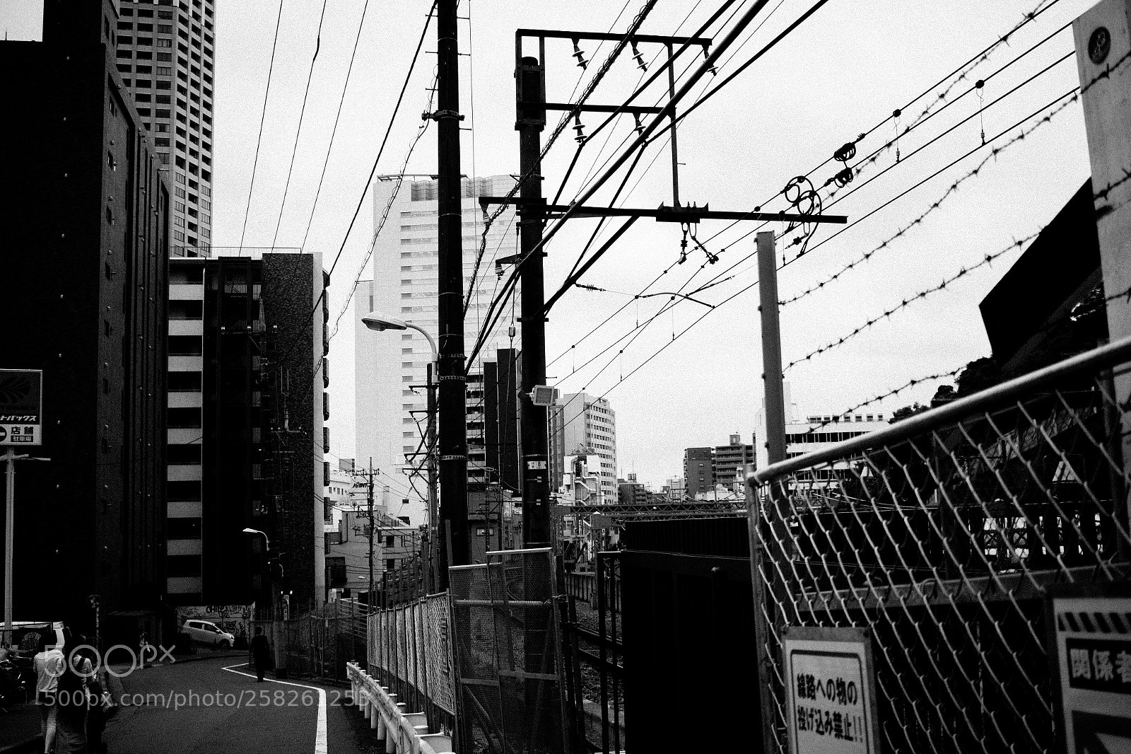 Canon EOS 100D (EOS Rebel SL1 / EOS Kiss X7) sample photo. Japan street photography