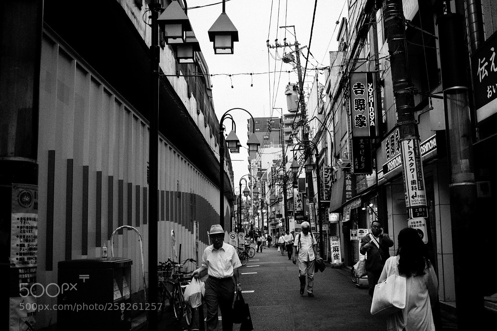 Canon EOS 100D (EOS Rebel SL1 / EOS Kiss X7) sample photo. Japan street photography