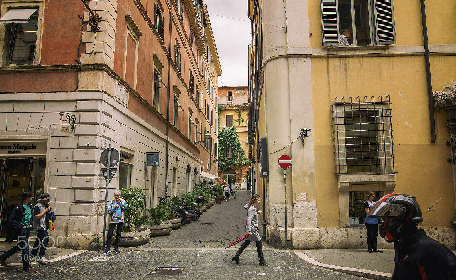 Canon EOS 5D Mark IV sample photo. City moment photography