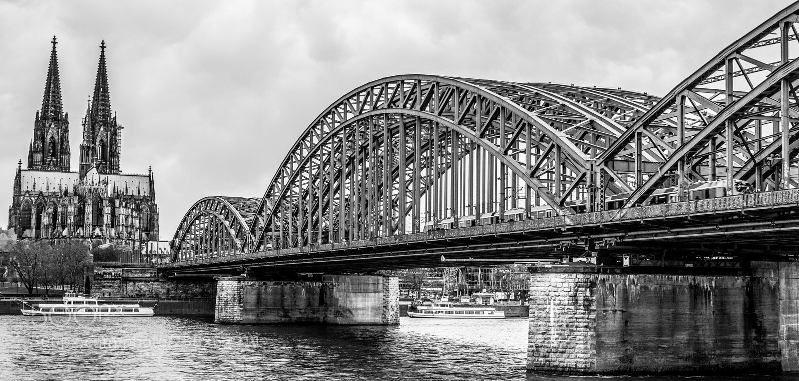Sony Cyber-shot DSC-RX10 III sample photo. Cologne classics photography